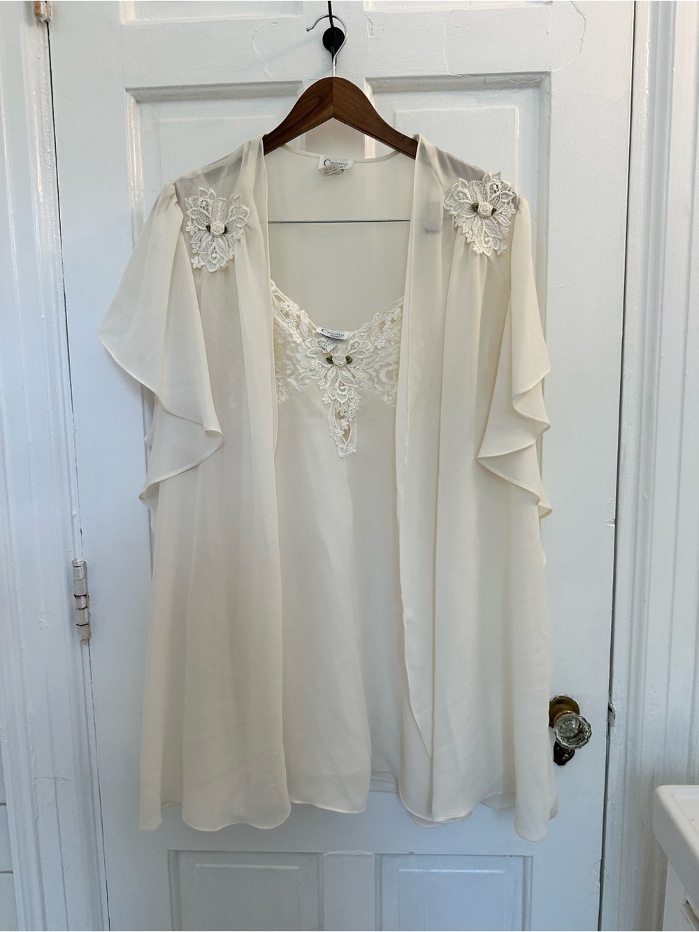 Vintage Cream Lace-Trim Women's Lingerie Set